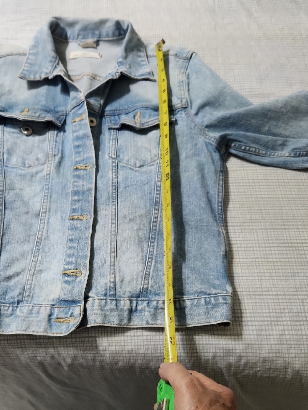 Women's Light Wash Denim Jean Jacket - Casual Classic - Picture 8 of 11